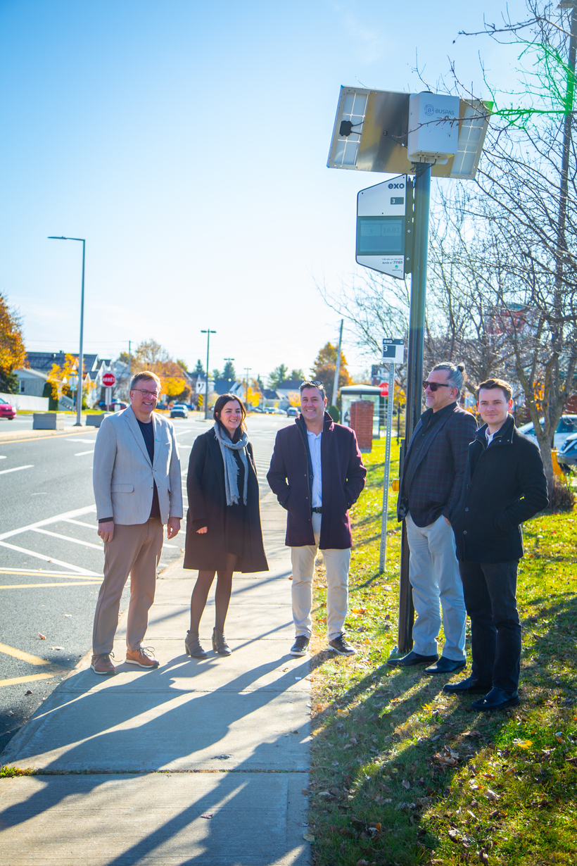 Les Villes de Sainte-Julie et Sainte-Thérèse innovent en expérimentant des arrêts d’autobus intelligents