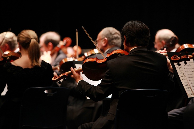 Concert de l'Orchestre Philharmonique du Québec déplacé dans le stationnement de l'école secondaire du Grand-Coteau